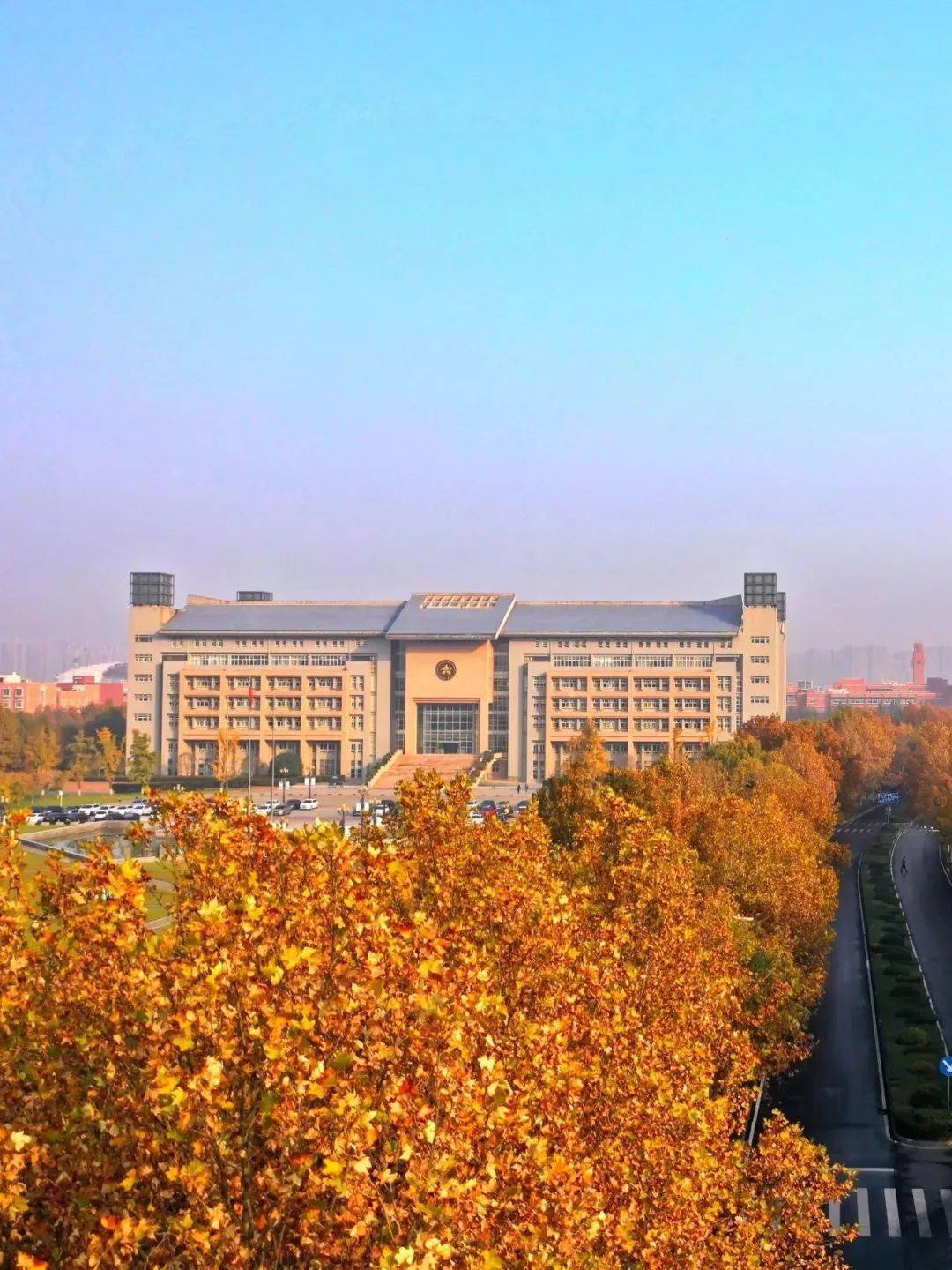 郑州大学(郑州大学是211还是985)